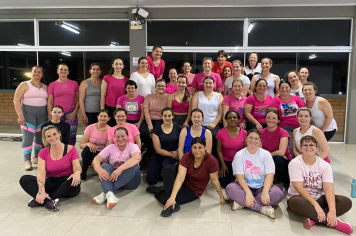 MULHERES DE BARRA DO RIO AZUL PARTICIPAM DE AULA DE ZUMBA ESPECIAL EM APOIO AO OUTUBRO ROSA