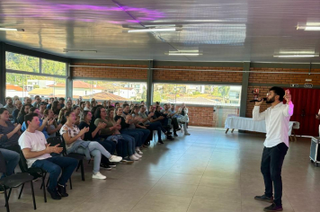 SERVIDORES PÚBLICOS PARTICIPAM DE PALESTRA SHOW