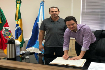 Vice-Prefeito assume prefeitura