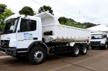 Prefeitura adquire três caminhões 