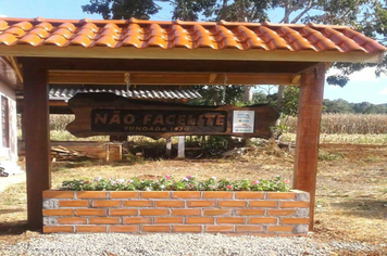 Comunidade de Não Facilite recebe pórtico de identificação