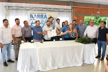 Assinada ordem de serviço do asfaltamento entre Barra do Rio Azul e Itatiba do Sul