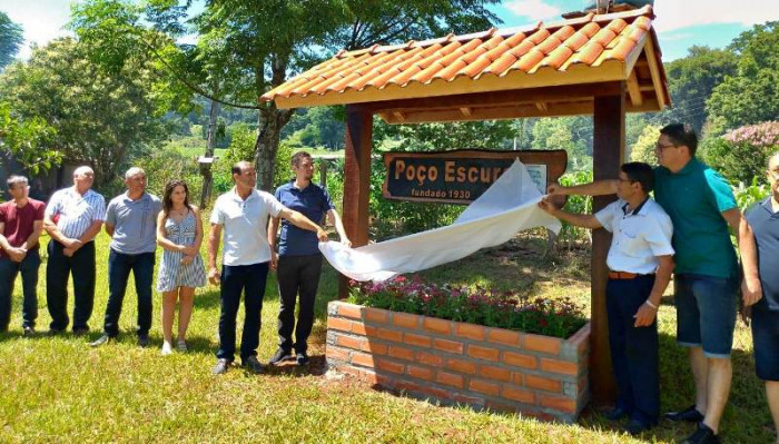 Inaugurado pórtico na comunidade do Poço Escuro