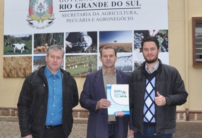 Prefeito assina convênios com Estado