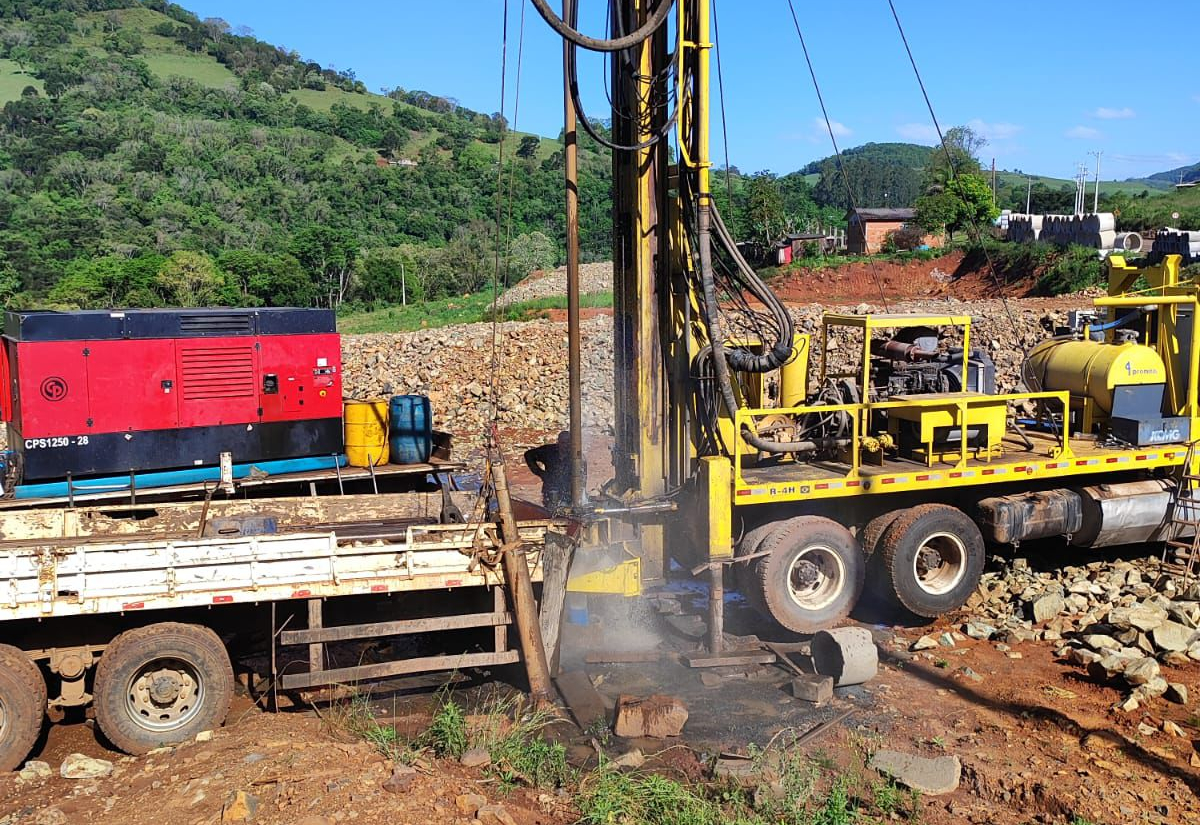 Barra do Rio Azul perfura poço artesiano reserva que servirá para o abastecimento da cidade