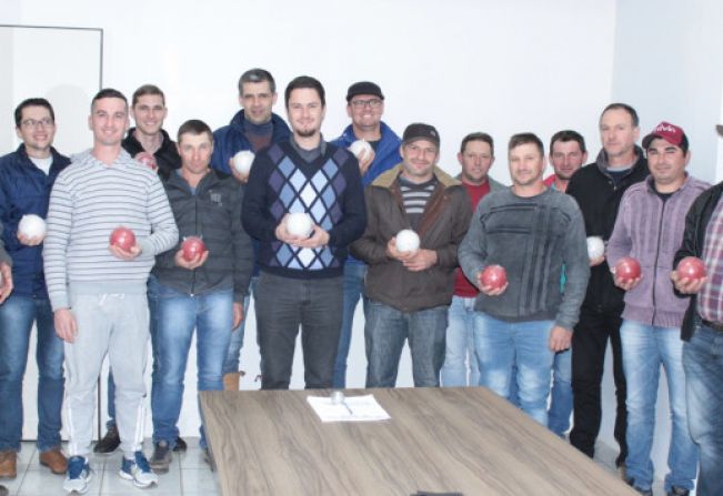 Comunidades recebem jogo de bochas