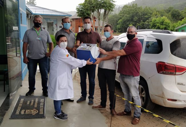 PRIMEIRAS DOSES DE VACINA CHEGAM EM BARRA DO RIO AZUL