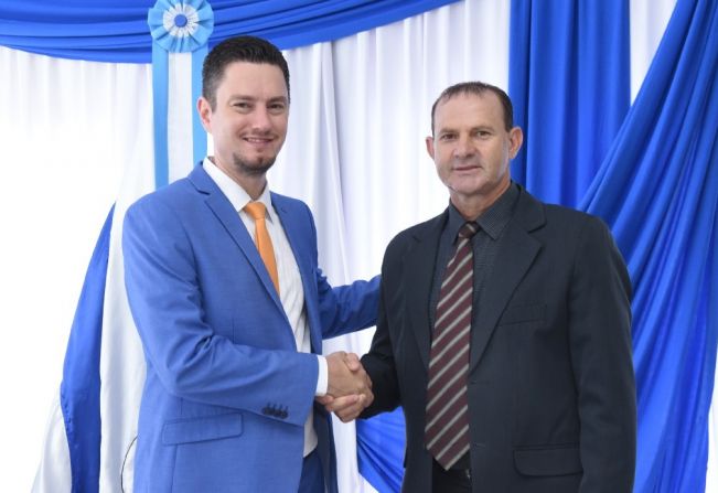 PREFEITO, VICE E VEREADORES TOMAM POSSE 