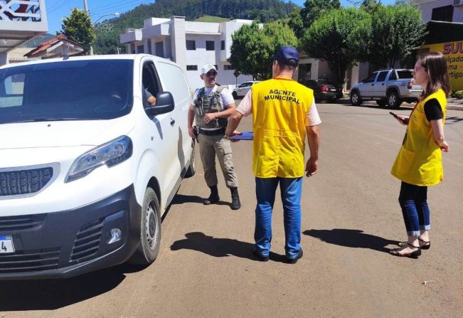 Turma volante municipal realiza fiscalização de notas e mercadorias
