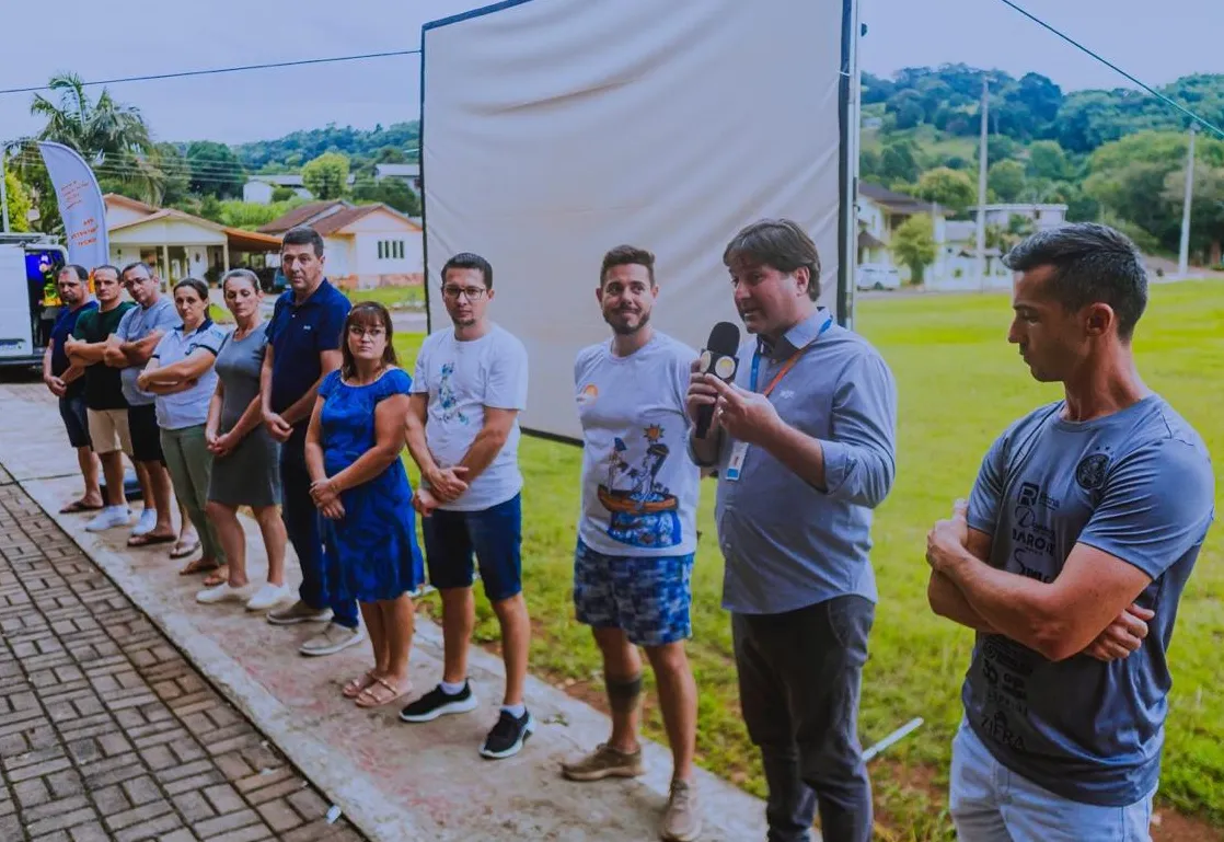 Barra do Rio Azul recebe sessão do CineSolar em noite de cinema ao ar livre