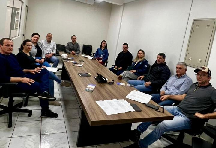 BARRA DO RIO AZUL RECEBE REPRESENTANTES DO SENAR E DO SINDICATO RURAL