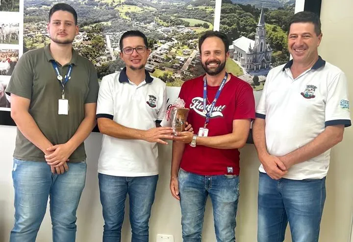 Administração de Barra do Rio Azul recebe visita da Emater