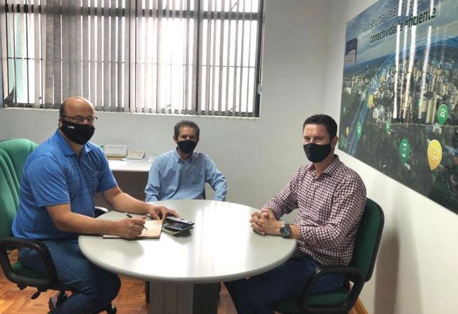 Prefeito se reúne com direção da Creral