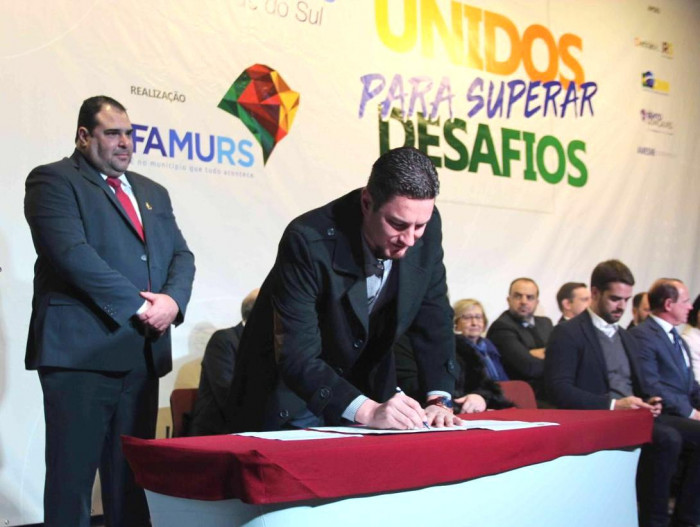 Prefeito Marcelo toma posse como vice-presidente da Famurs