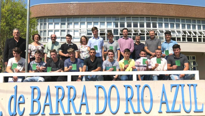 Jovens recebem dispensa do Serviço Militar