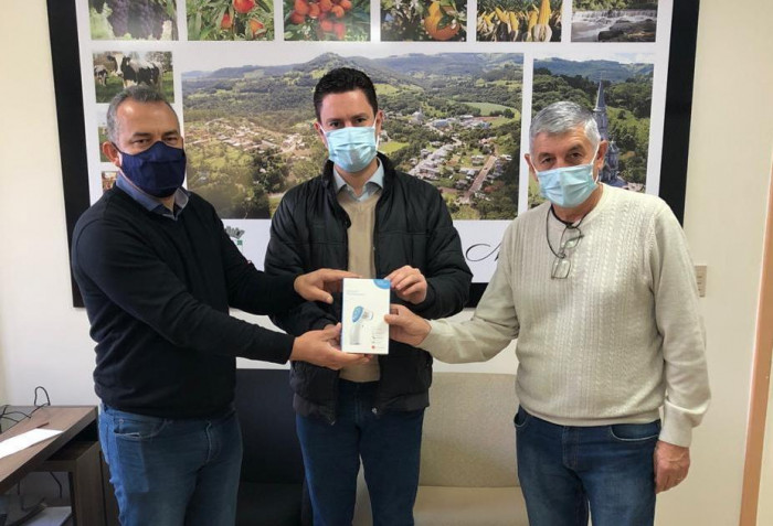 PREFEITURA RECEBE TERMÔMETRO DIGITAL