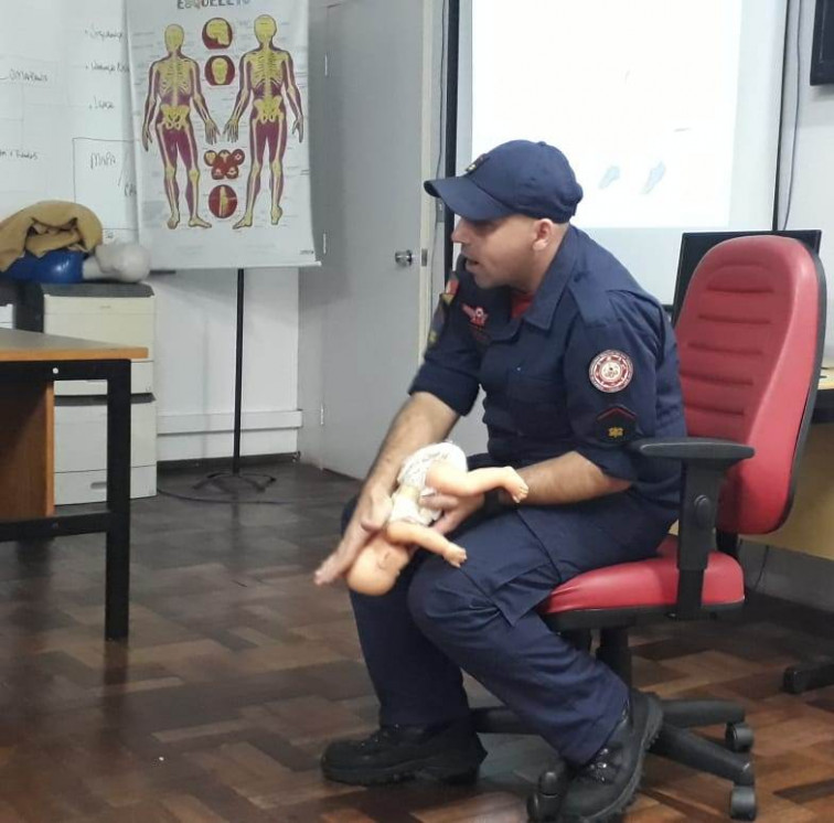 Professores e Funcionários participam de treinamento em primeiros socorros