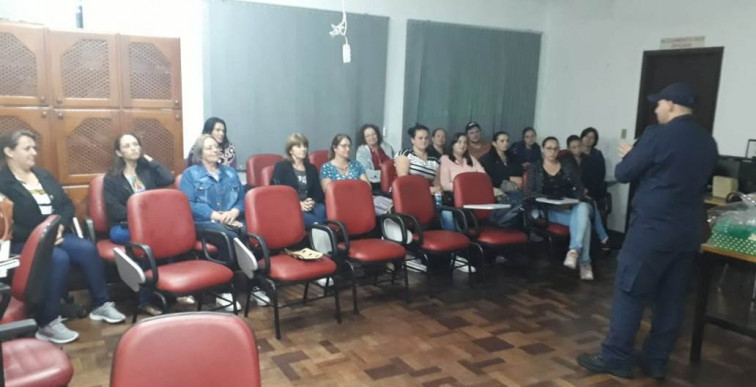 Professores e Funcionários participam de treinamento em primeiros socorros