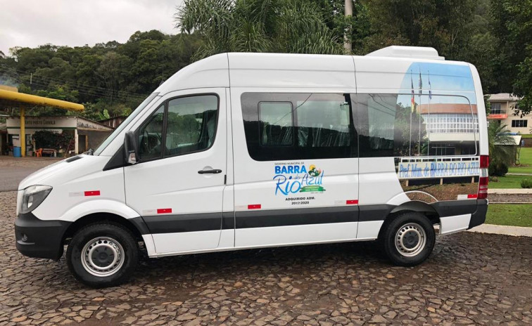 Município adquire Van para transporte escolar