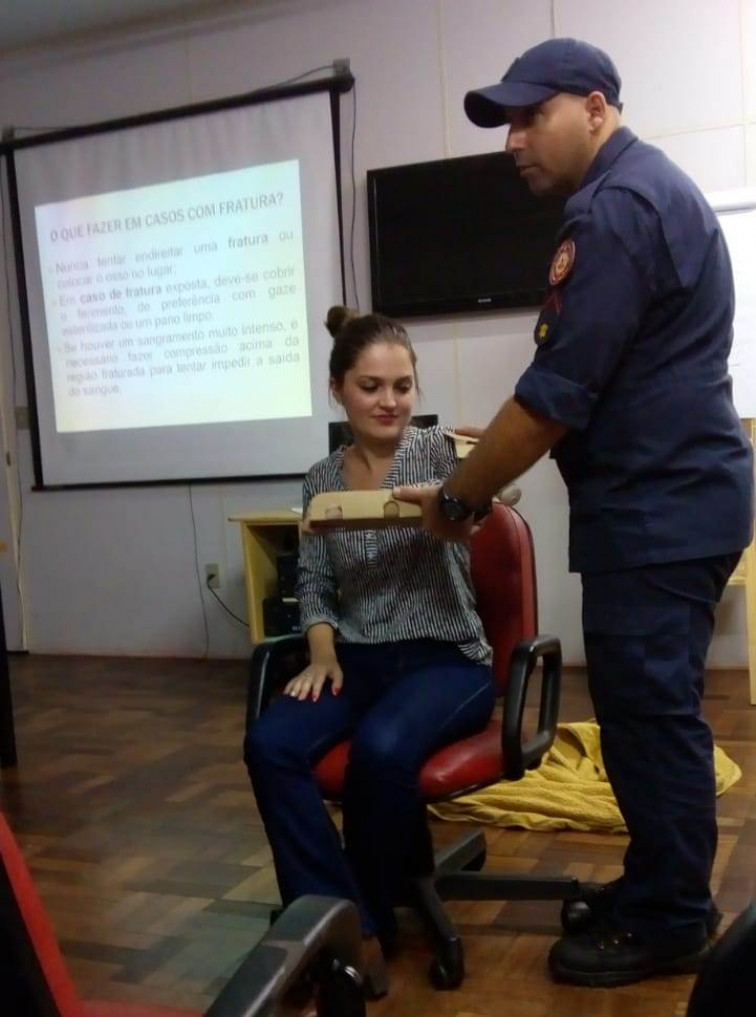 Professores e Funcionários participam de treinamento em primeiros socorros