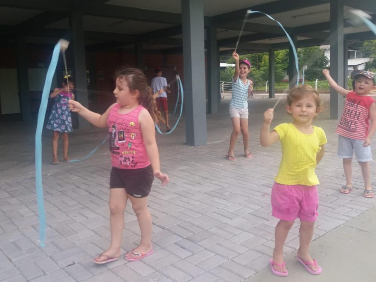 Crianças se divertem na Colônia de Férias 