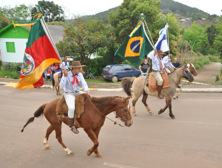 Barra do Rio Azul promove o 38º  Desfile Farroupilha
