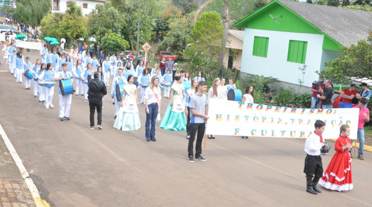 Barra do Rio Azul promove o 38º  Desfile Farroupilha