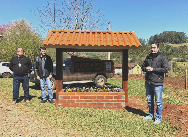 Comunidade do Jubaré recebe pórtico de identificação