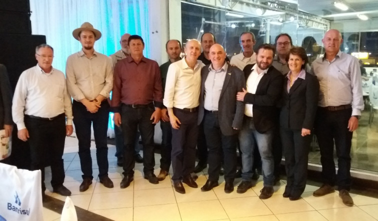 Prefeito participa de assembleia da Famurs na Expointer 