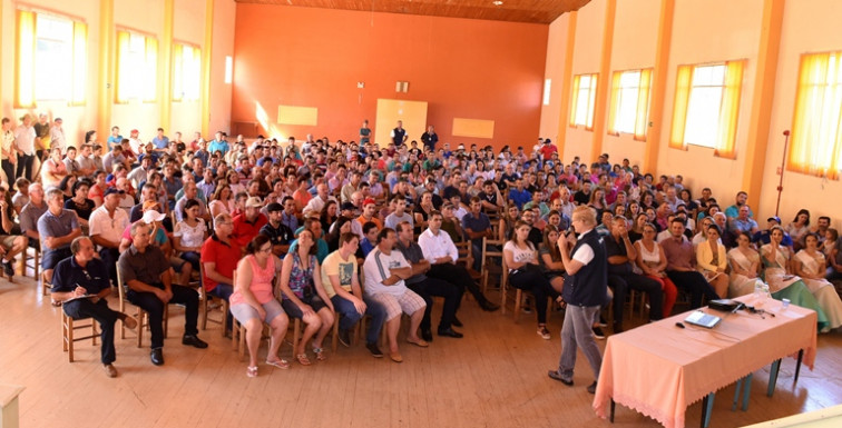 Produtores de Barra do Rio Azul discutem atividade leiteira 