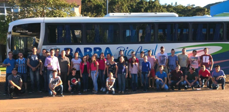 Prefeitura adquire ônibus para transporte universitário