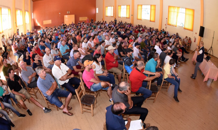 Produtores de Barra do Rio Azul discutem atividade leiteira 