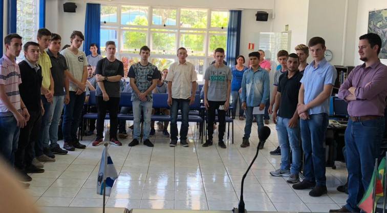 Jovens recebem dispensa do Serviço Militar