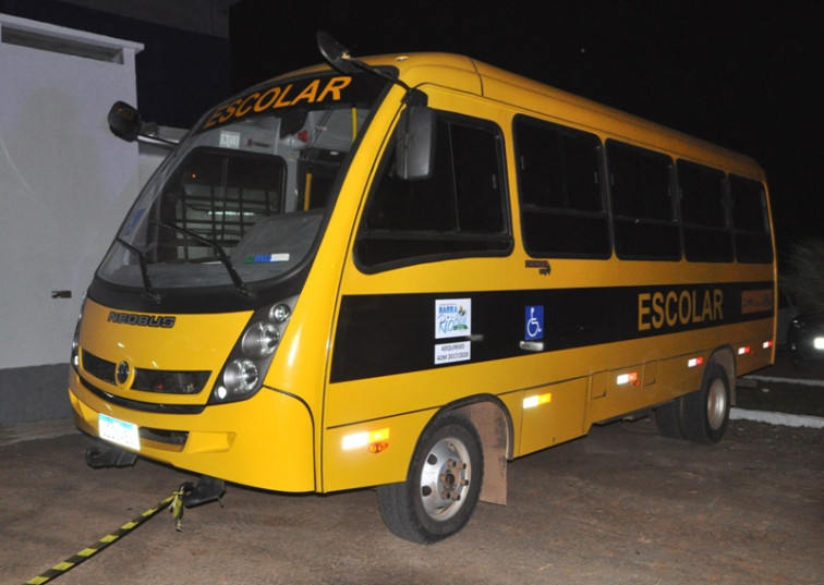 Prefeitura adquire trator de esteira e micro-ônibus