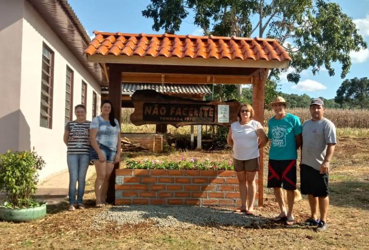 Comunidade de Não Facilite recebe pórtico de identificação