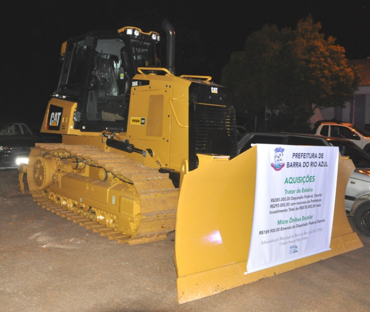 Prefeitura adquire trator de esteira e micro-ônibus