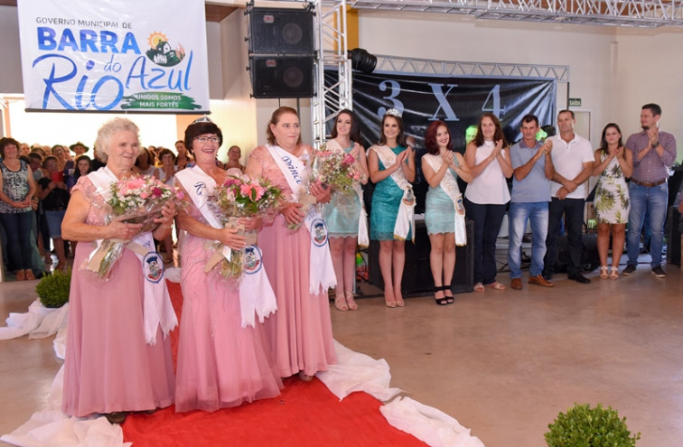 Barra do Rio Azul apresenta a nova corte da Terceira Idade