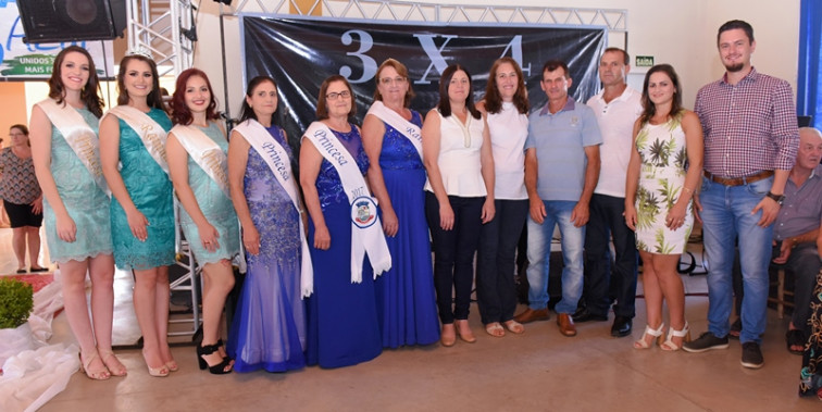 Barra do Rio Azul apresenta a nova corte da Terceira Idade