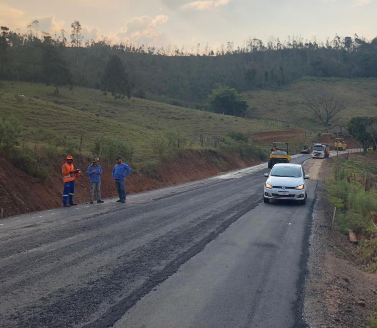 Obras de pavimentação seguem rumo a RS 420