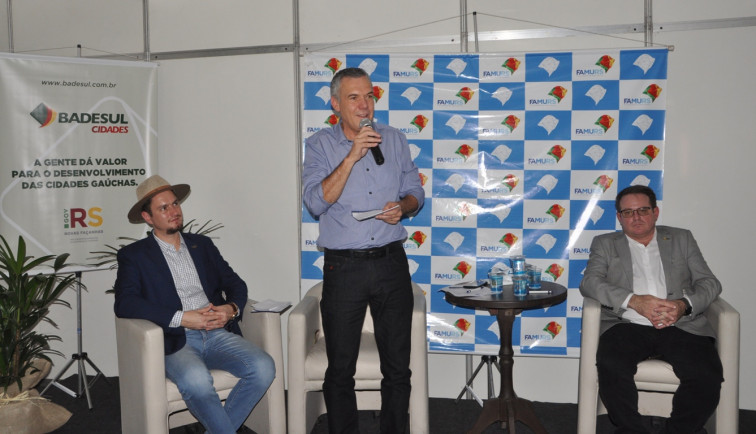 Famurs reúne representantes do setor do leite na Expointer para discutir a cadeia produtiva