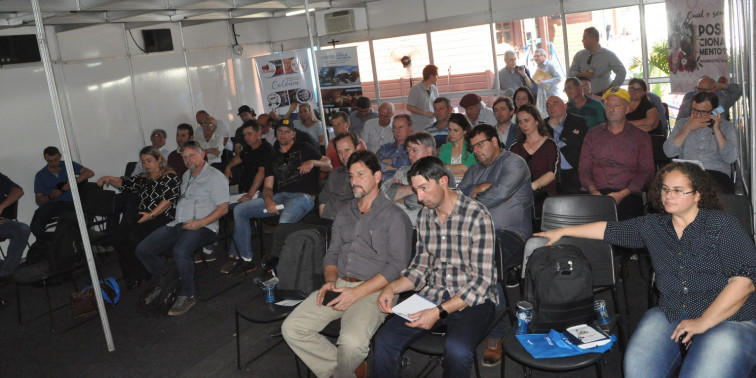 Famurs reúne representantes do setor do leite na Expointer para discutir a cadeia produtiva