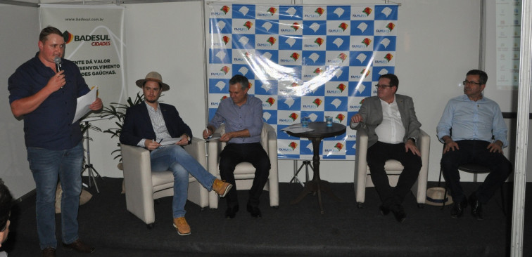 Famurs reúne representantes do setor do leite na Expointer para discutir a cadeia produtiva