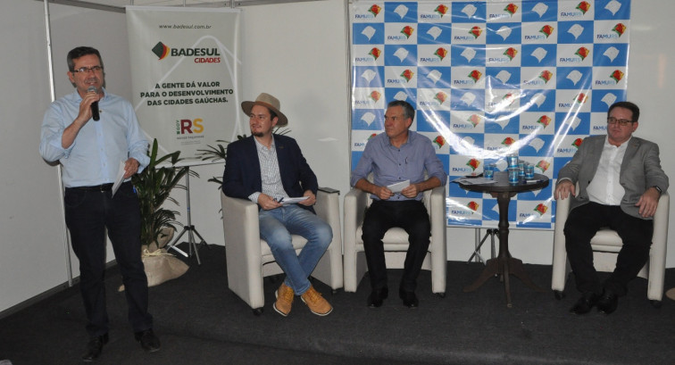 Famurs reúne representantes do setor do leite na Expointer para discutir a cadeia produtiva