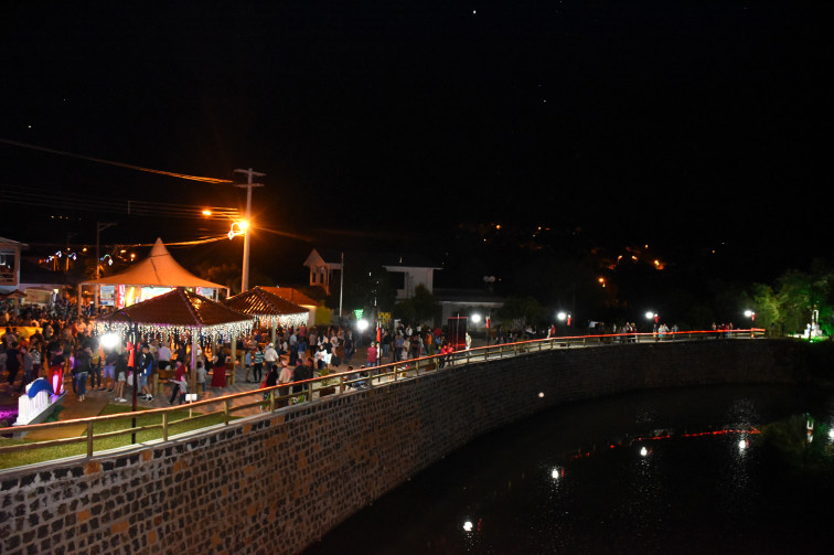 CHEGADA DO PAPAI NOEL ABRE AS FESTIVIDADES DE NATAL 