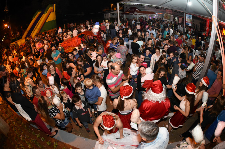 CHEGADA DO PAPAI NOEL ABRE AS FESTIVIDADES DE NATAL 