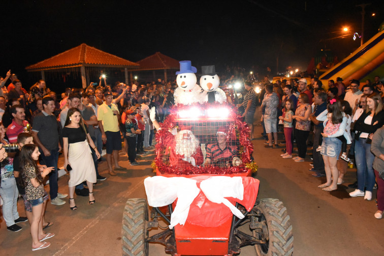 CHEGADA DO PAPAI NOEL ABRE AS FESTIVIDADES DE NATAL 