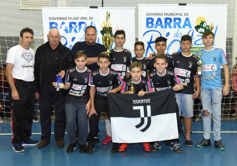 Finais de sete categorias encerram campeonato de Futsal 