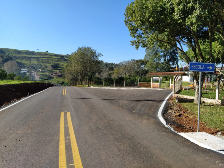 OBRA DE PAVIMENTAÇÃO É CONCLUÍDA NA COMUNIDADE DO JUBARÉ