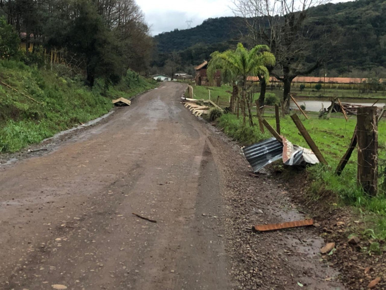 TEMPORAL CAUSA ESTRAGOS NO MUNICÍPIO