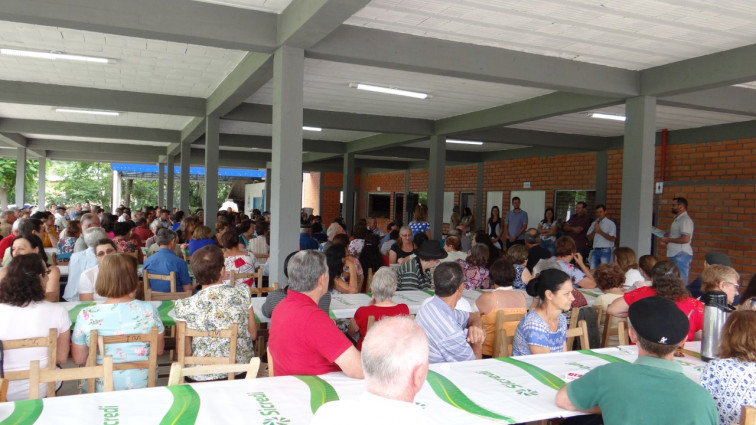 Grupos de idosos e PCDs realizam confraternização de final de ano